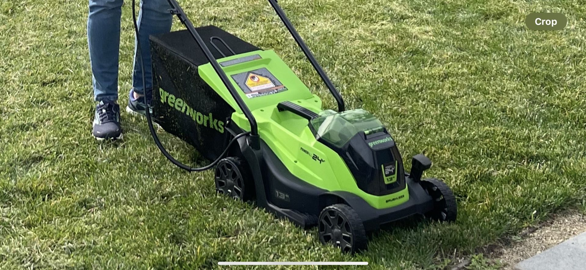Greenworks 24V 13" Brushless Cordless (Push) Lawn Mower, 4.0Ah Battery and Charger Included