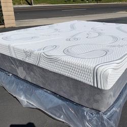 Queen Organic Cool Gel Memory Foam!!