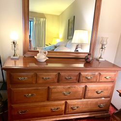 Exquisite 8 Drawer Craftsman Dresser / Mirror 
