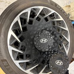 Hyundai Ioniq 5 Limited 20” wheels + Tires