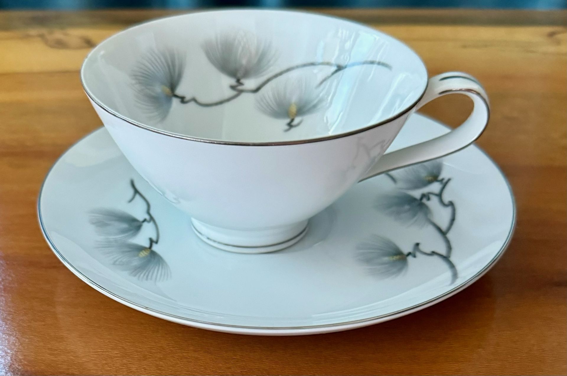 Tea Cups 22 piece - Mikasa Fine China MA-TSU, Crafted in Japan - Teacups and Saucers