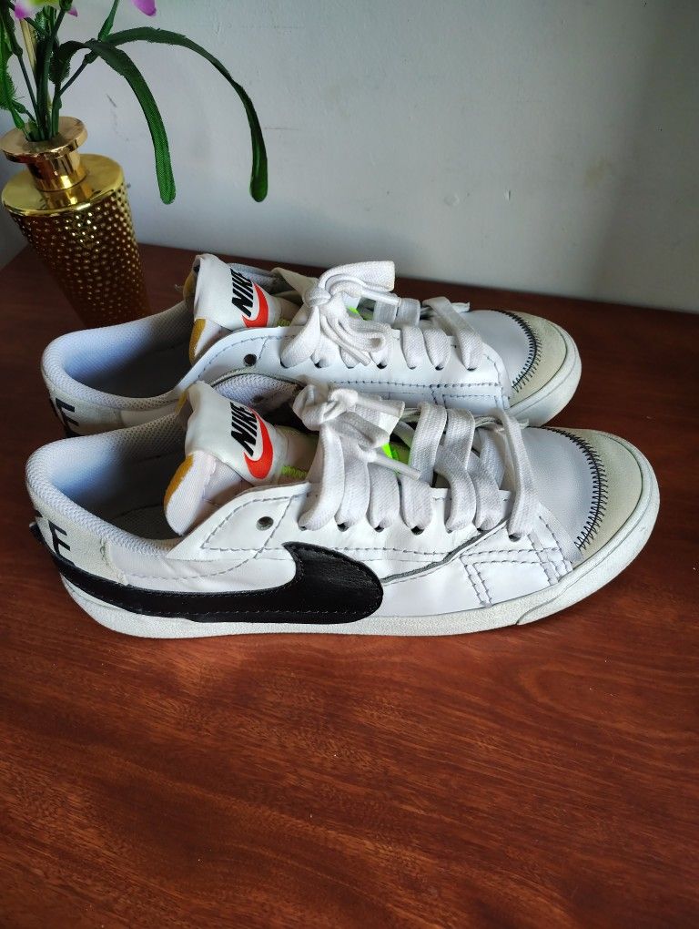 Nike shoes Size 10