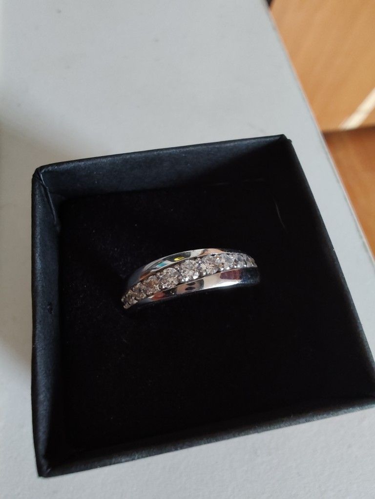 Brand New Size 7 Sterling Silver Wedding Band