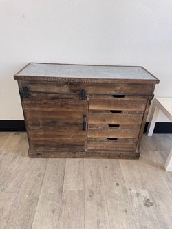 Low TV/ Entertainment Center