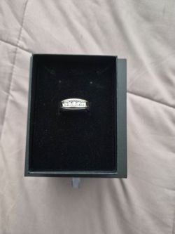 1  Carat  white gold  $ 700   obo