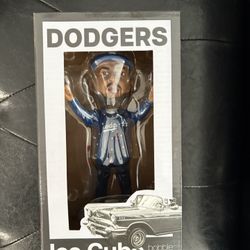 Ice cube bobble head