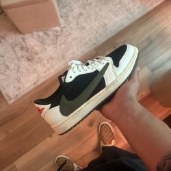 Jordan 1 Travis Scott