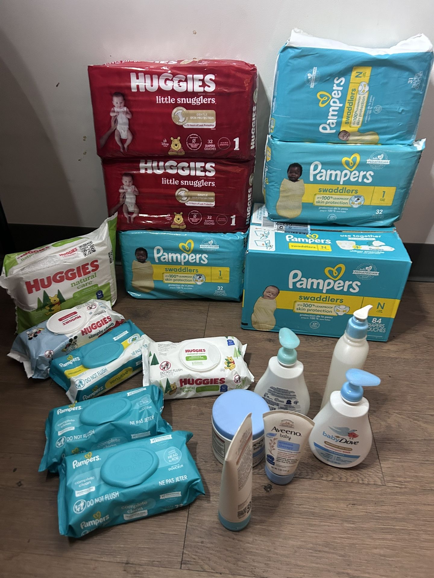 Newborn/Size 1 Diaper and wipes ‼️ Baby bundle‼️
