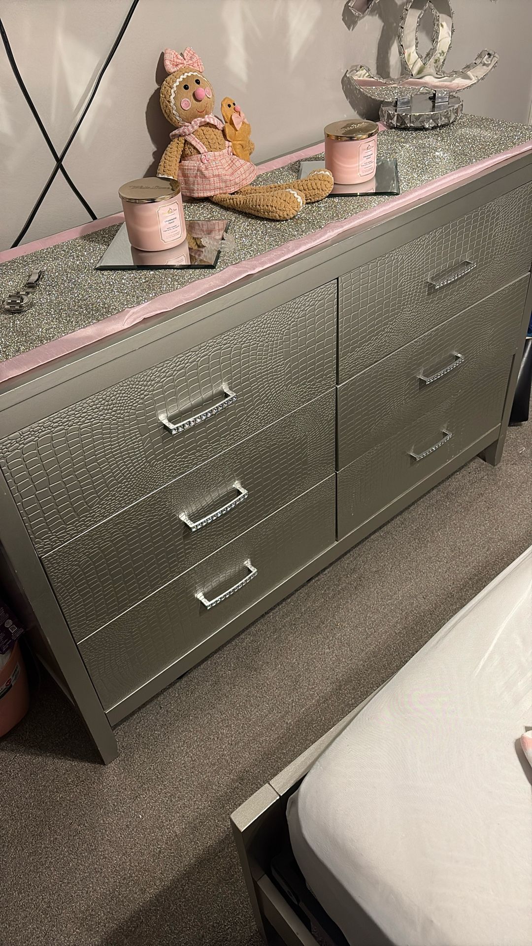 4 Peace Bedroom Furniture Set 