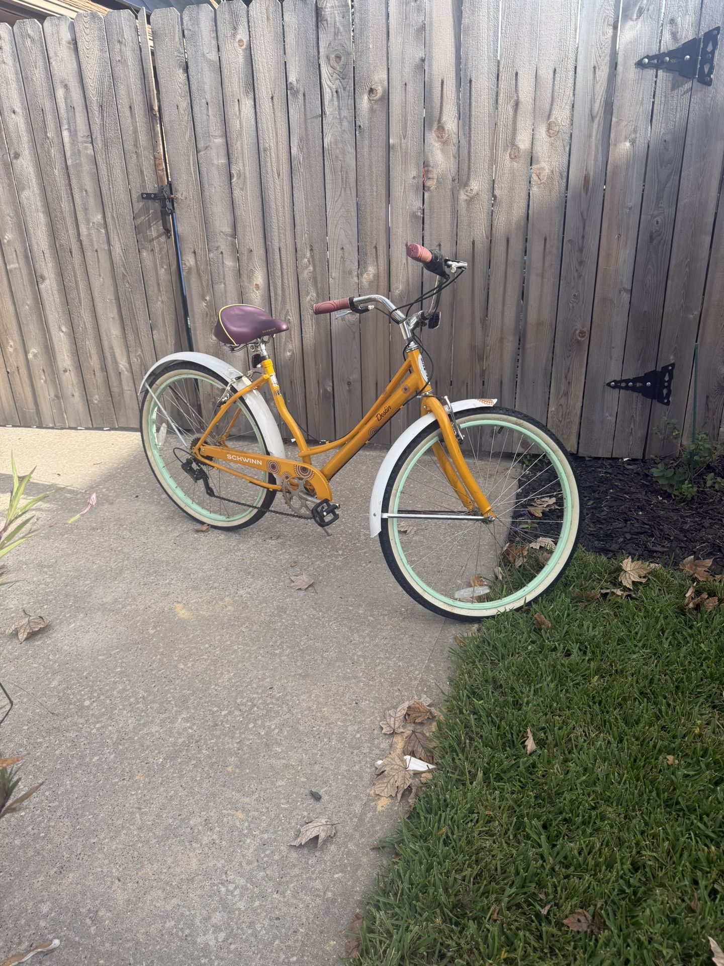 Schwinn women's cruiser Bicycle Bike