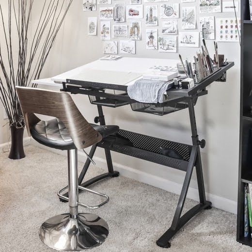 Adjustable drafting/drawing table