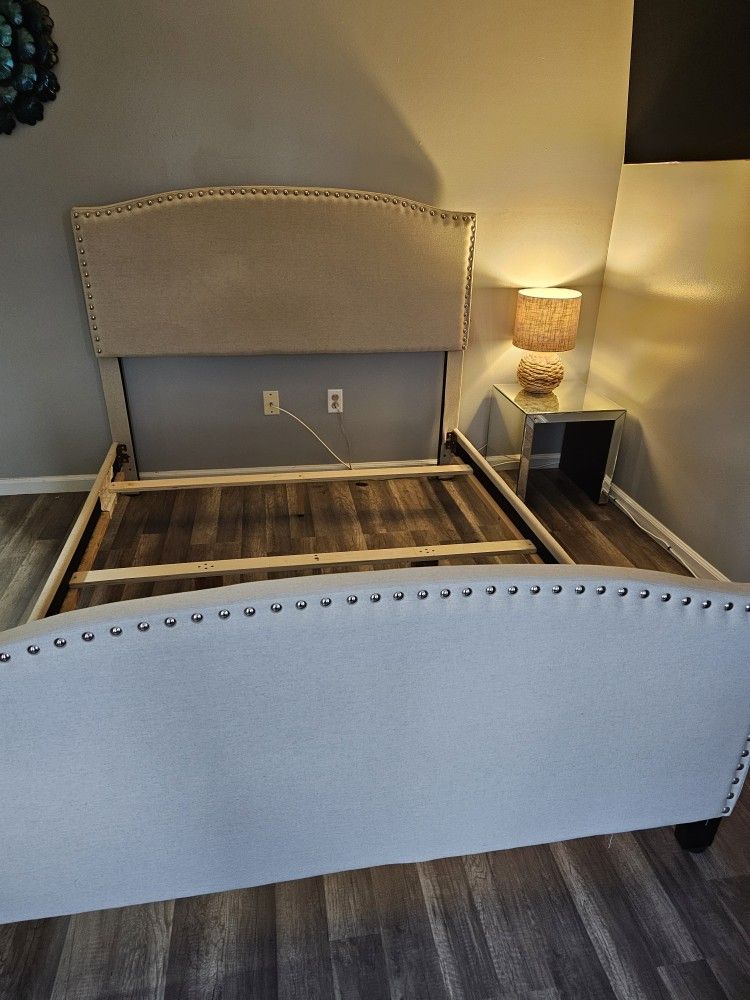 Queen Size Bed Modern Style Beige Upholstered