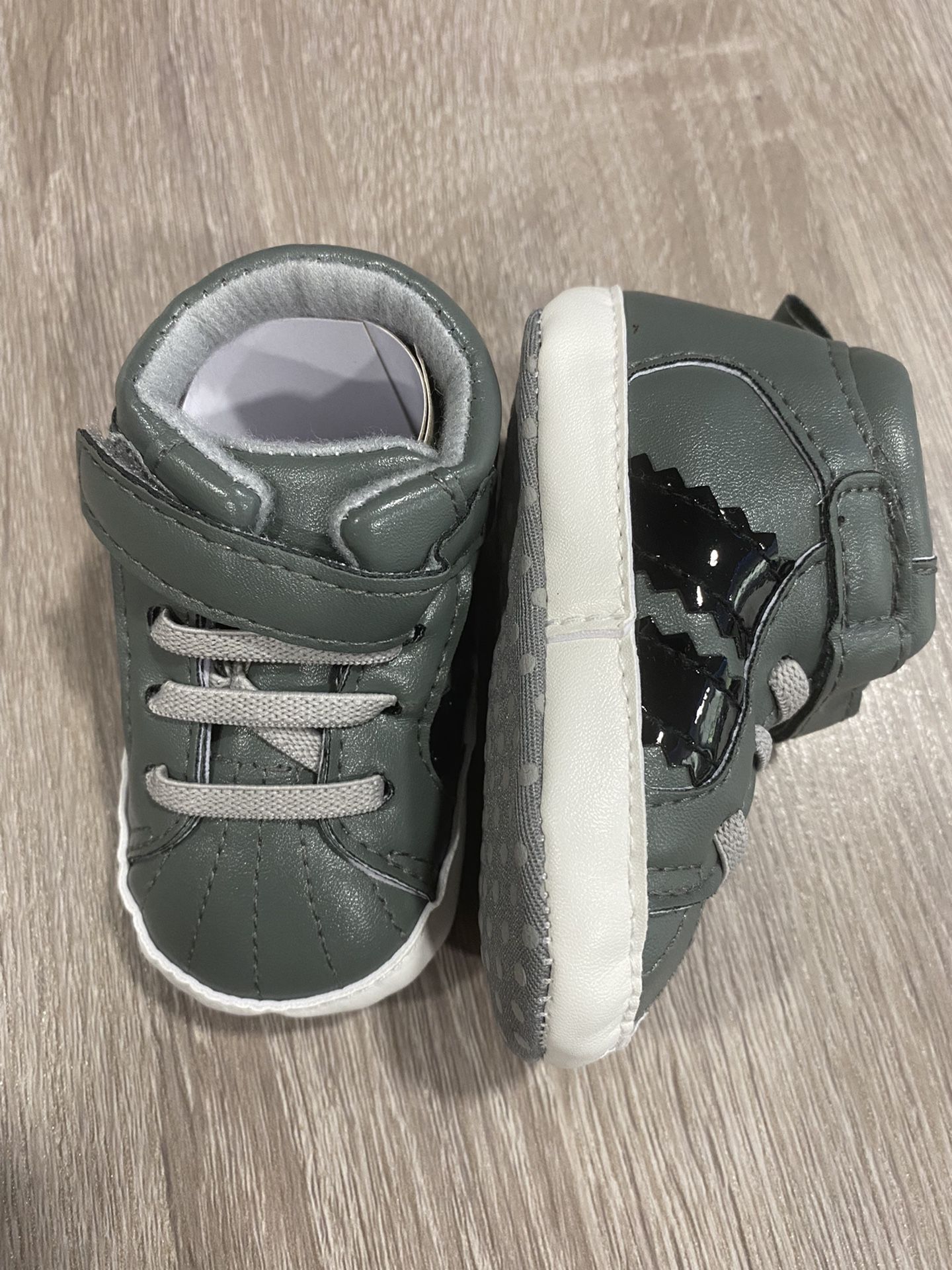 New baby boy crib shoes size 0-6 months