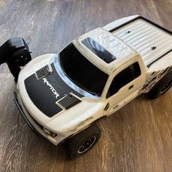 ECX Torment 3S brushless ecx torment 2wd with a raptor body  Tested  See the detailed pictures