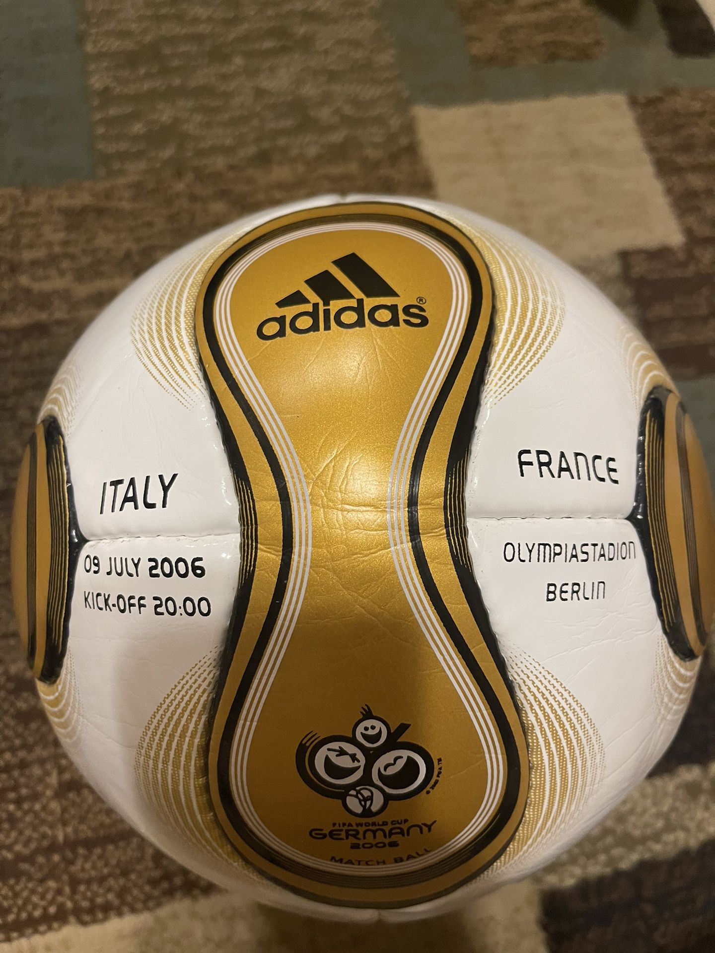 Banquete Audaz hígado Adidas Teamgeist Germany | Match Ball | Berlin | FIFA World Cup 2006 for  Sale in Highland Park, IL - OfferUp