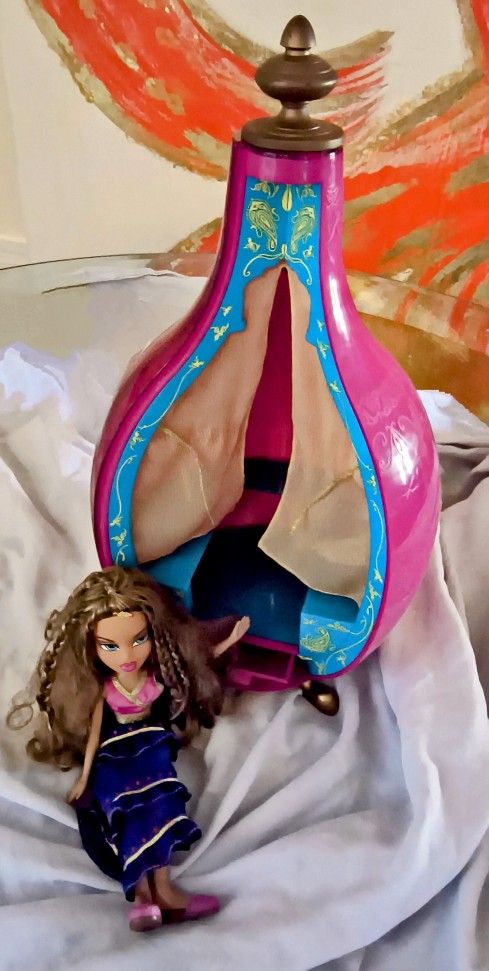 VERY RARE 2006 Bratz Genie Magic Doll Yasmin Complete