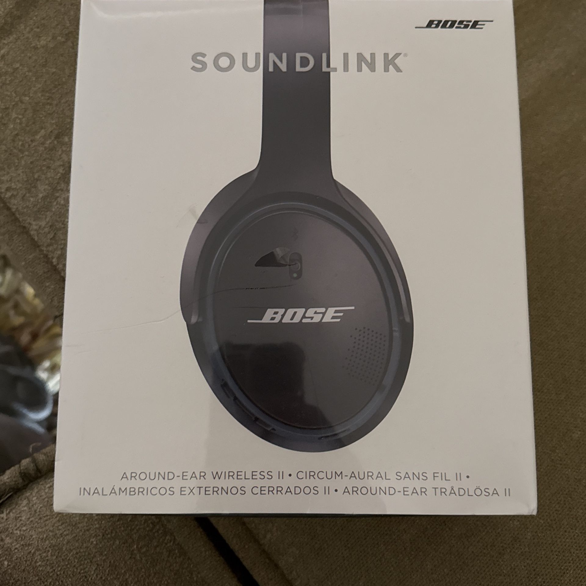 Bose SoundLink Around Ear Wireless II BNIB