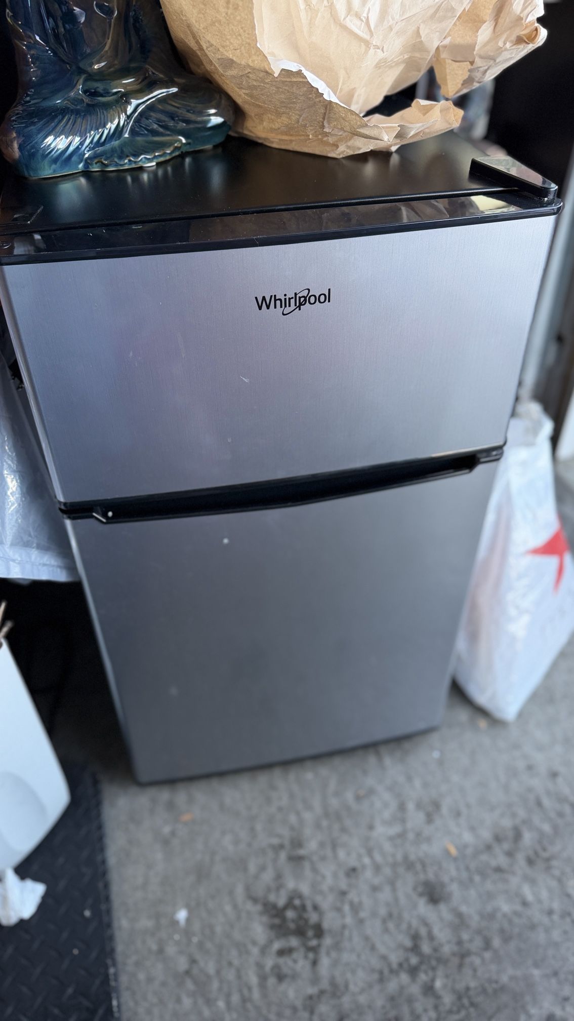 Whirlpool WH31S1E Mini Fridge (3.1 cu.ft.)