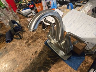 Glacier Bay 2-handle, 4" center set,bathroom faucet