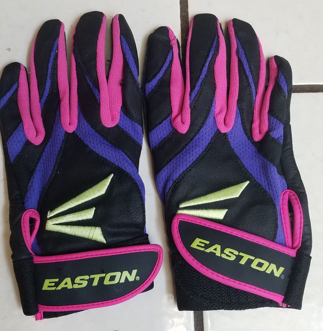 Easton Baseball Gloves size large.. excellent condition!