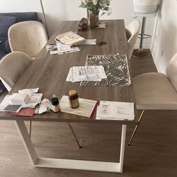 Scandinavian Design Dining Table With Chairs 