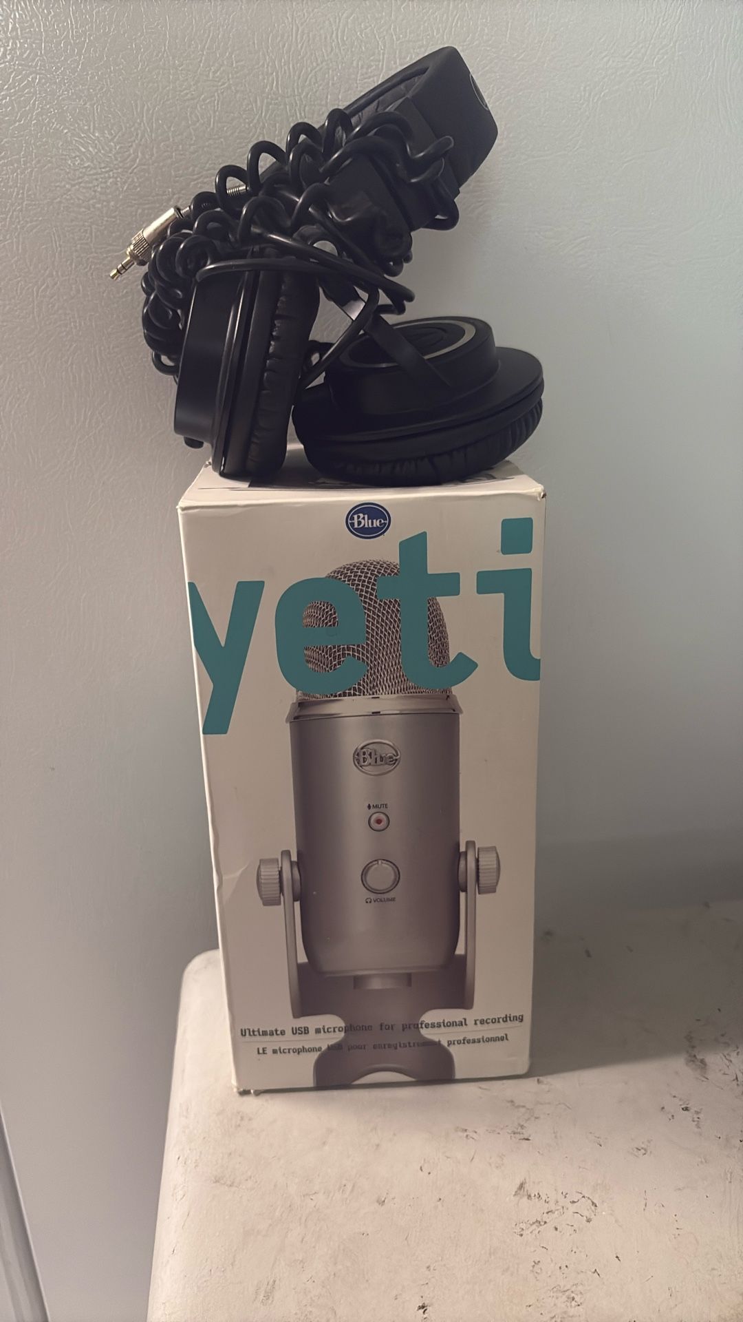 Yeti Blue Mic + Headphones 