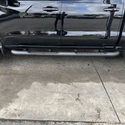 Brand New $850 MSRP Chevrolet OEM, Running Boards Steps