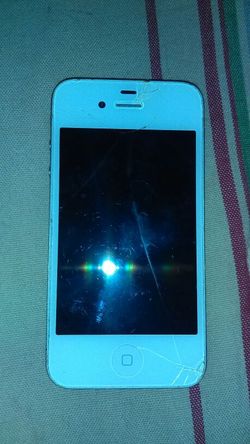 IPHONE 4 FOR PARTS , DOESN'T TURN ON