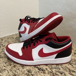 Jordan 1 Low Bulls