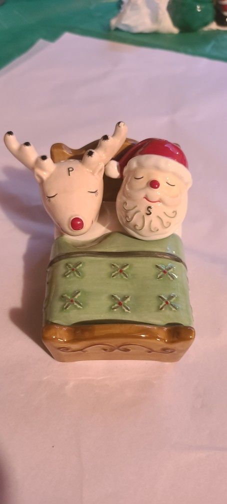 Santa & Reindeer Heads In Bed Salt & Pepper Shaker Set