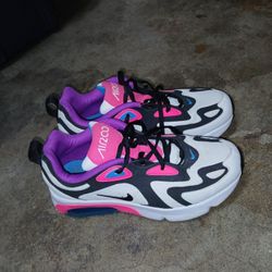 Nike Air Max 200 (GS) (SIZE 5Y)