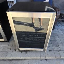 Magic Chef / Vissani UNDER Cabinet Wine Fridge 