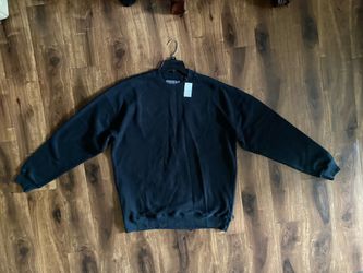 Brand New Men’s Abercrombie & Fitch brand Black Crewneck Sweater Up For Sale