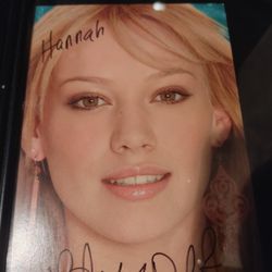 Hilary Duff Autograph