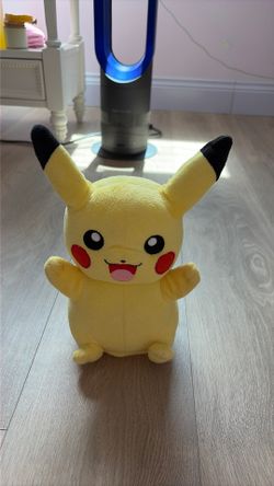 Genuine Pokemon Talking Pikachu - Light up Cheeks & Sound Effects - Very Rare