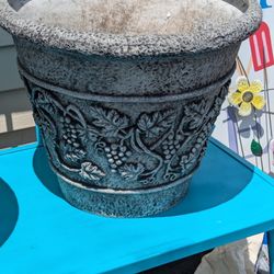 2 heavy flower pots CASH ONLY 