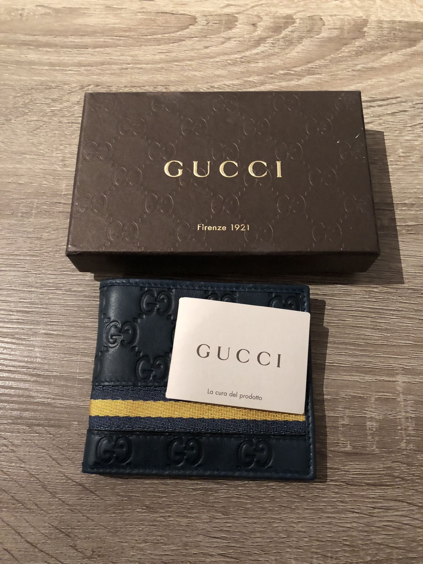 *Retail price $375* Gucci wallet men GUCCI two fold 100