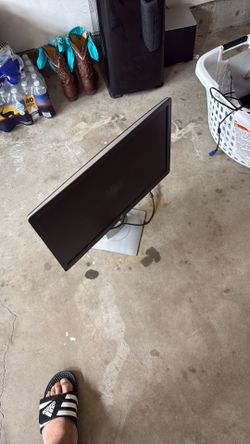 Two hp monitors