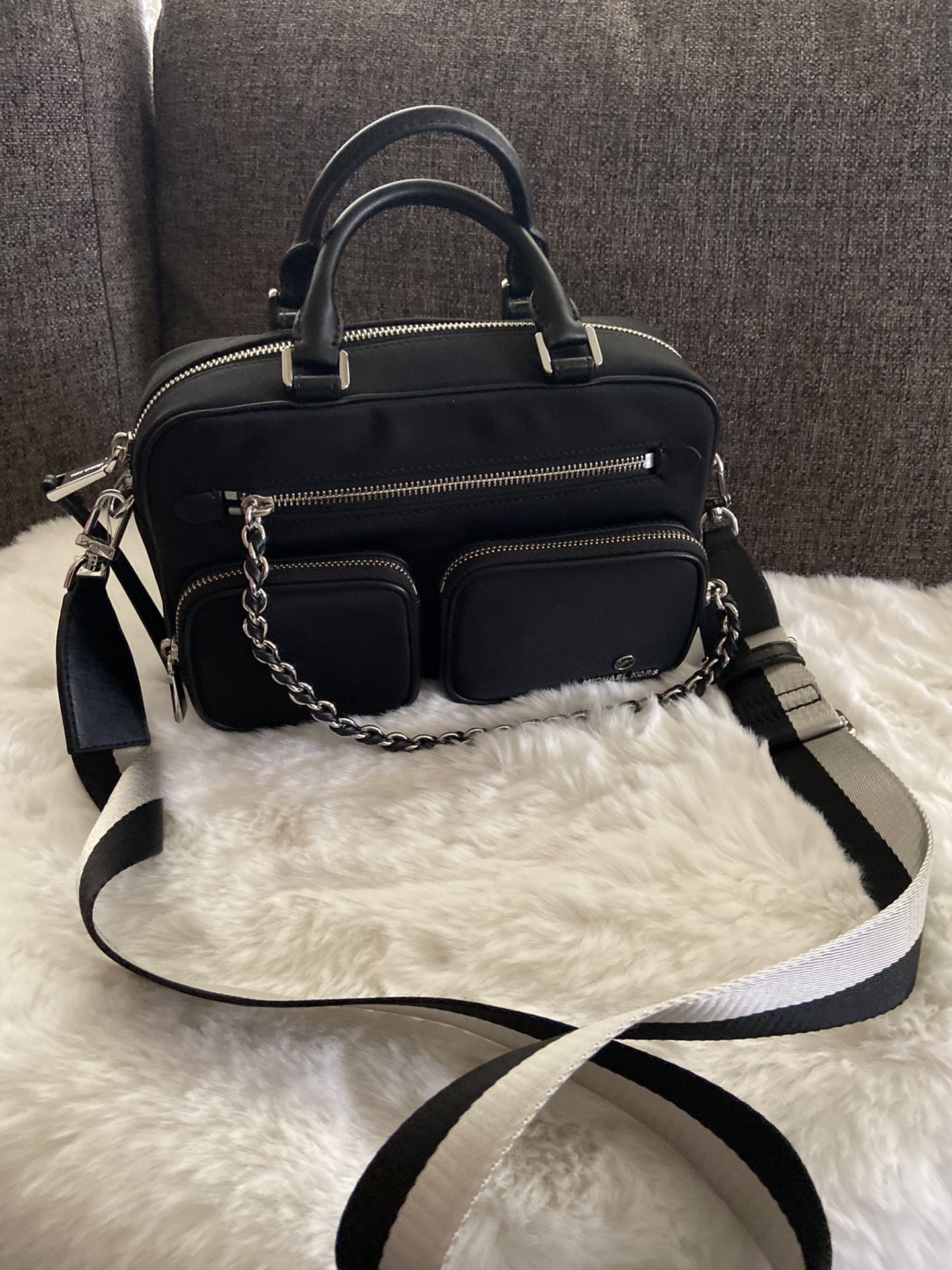 New Michael Kors Crossbody Thick Strap Bag for Sale in Long Beach