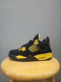 Jordan 4 Thunder