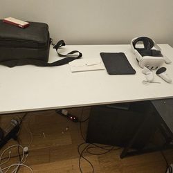 Large White Work Desk – Sturdy & Spacious