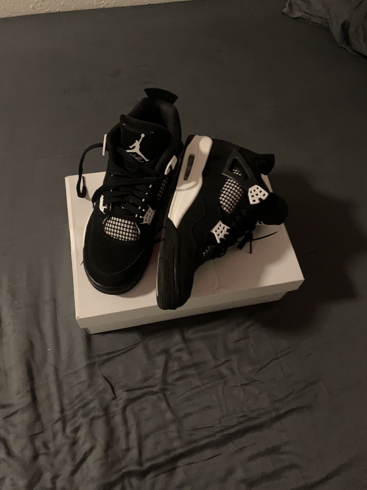 jordan 4 white thunders