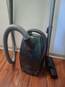 Miele Vacuum. Green Metallic