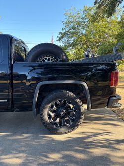 20/33 fuel rims with tires