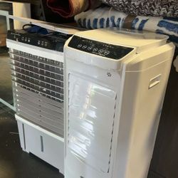Evaporative Air Conditioner (Portable, it uses water and ice pack