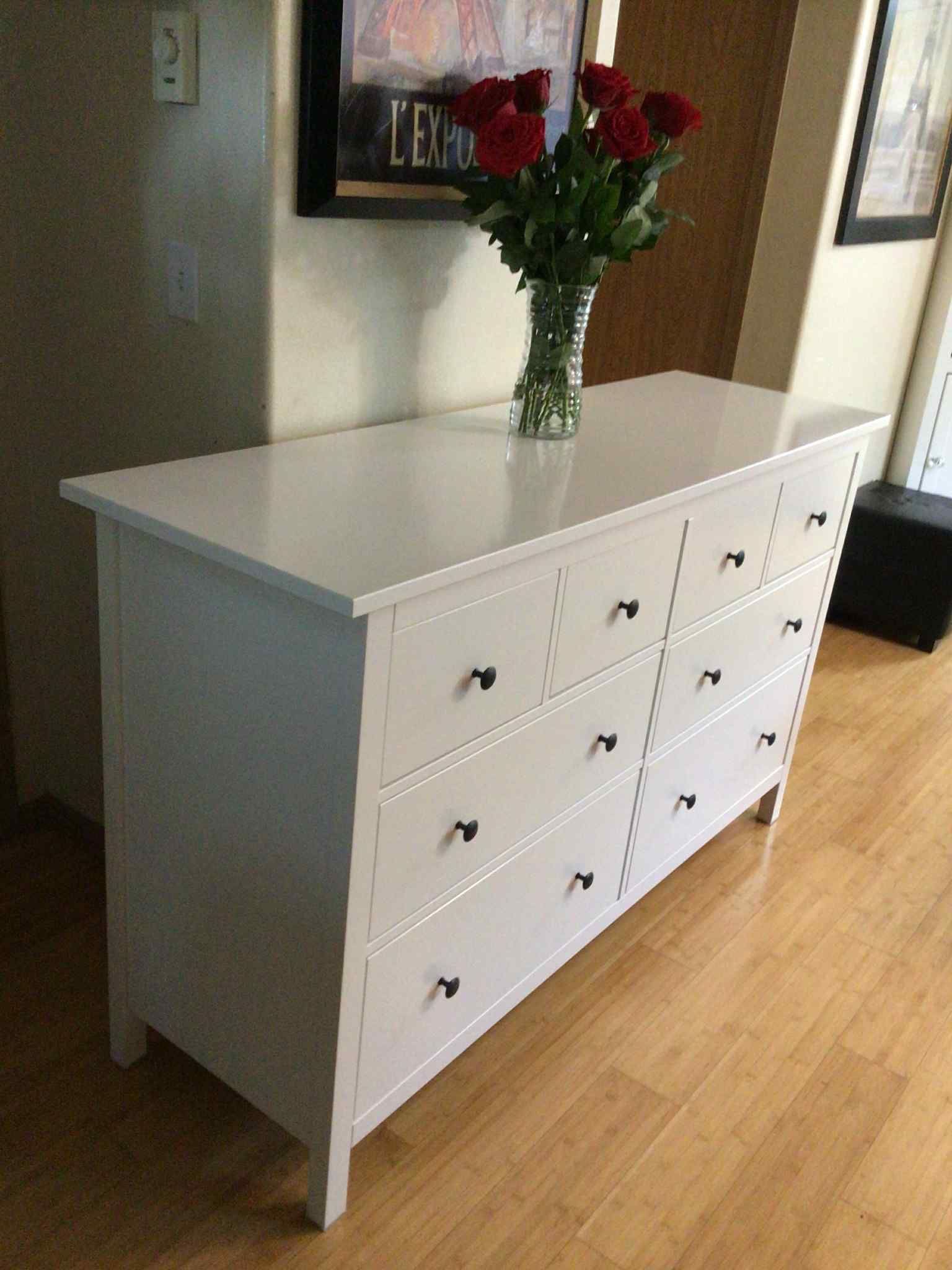 White Semigloss 8-Drawers Dresser. ( Excellent Condition )