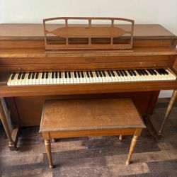 Lester Company Betsy Ross Spinet Brown Piano