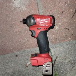 Milwaukee 18m Surge/Fuel Impact Driver