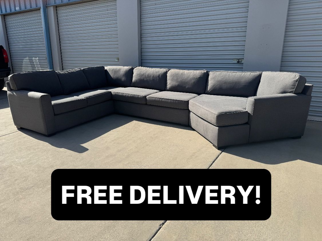 FREE DELIVERY || Mathis Furniture 3Pc Sectional Couch