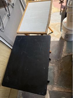 2 Folding Tables